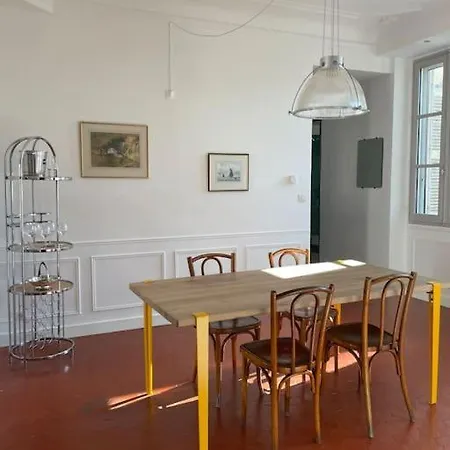 Charme, Commerces, Restaurants, Gare, Climatisation, Vaste Entierement Equipe Tulon