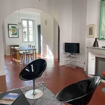 Charme, Commerces, Restaurants, Gare, Climatisation, Vaste Entierement Equipe Apartament