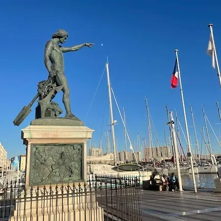 Charme, Commerces, Restaurants, Gare, Climatisation, Vaste Entierement Equipe Apartament