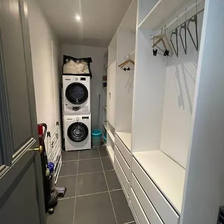Apartman Charme, Commerces, Restaurants, Gare, Climatisation, Vaste Entierement Equipe *