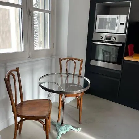 Charme, Commerces, Restaurants, Gare, Climatisation, Vaste Entierement Equipe Apartament