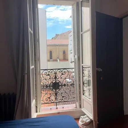 Apartamento Charme, Commerces, Restaurants, Gare, Climatisation, Vaste Entierement Equipe